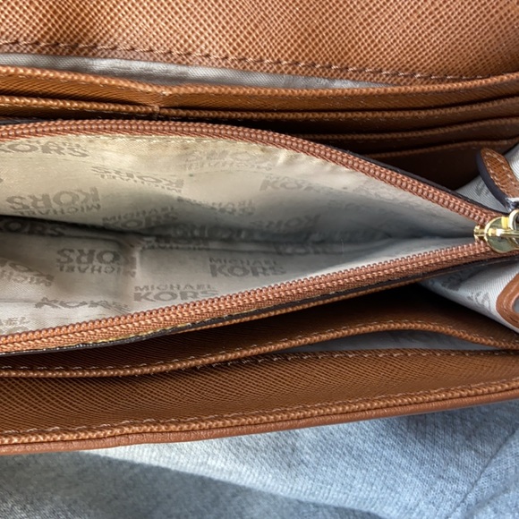 Michael Kors brown leather wallet. - Picture 7 of 7